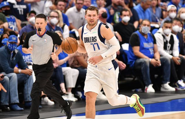  东契奇伤退，独行侠不敌快船遭连败  